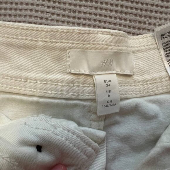 white shorts - Picture 3 of 3